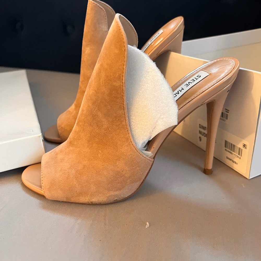 Almost new, Steven Madden, nude suede stilettos